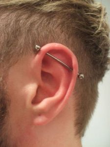 idea 8 piercing en la oreja